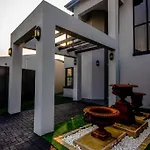 5 Bedrooms 10 Sleeper Holiday Home