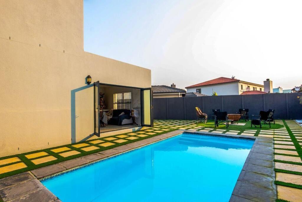5 Bedrooms 10 Sleeper