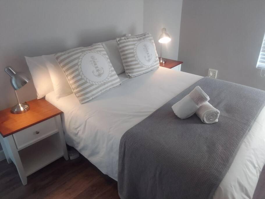 5 Bedrooms 10 Sleeper Cape Town