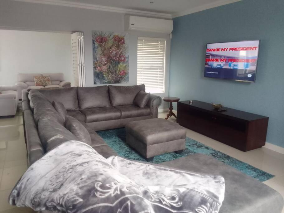 5 Bedrooms 10 Sleeper * Cape Town