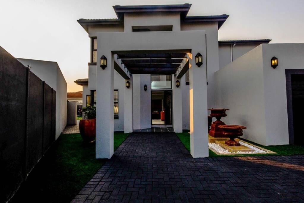 5 Bedrooms 10 Sleeper *