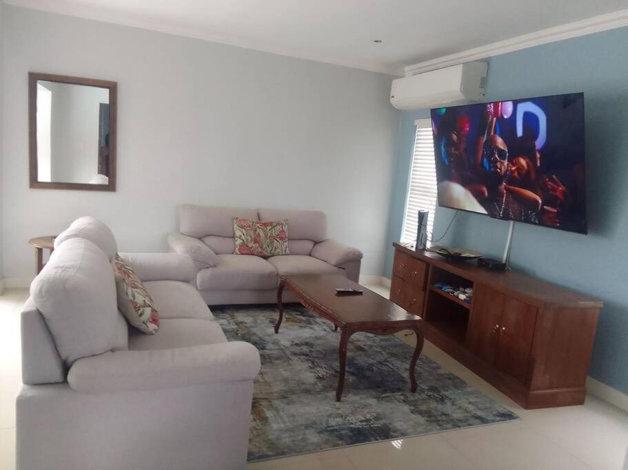 5 Bedrooms 10 Sleeper Holiday home